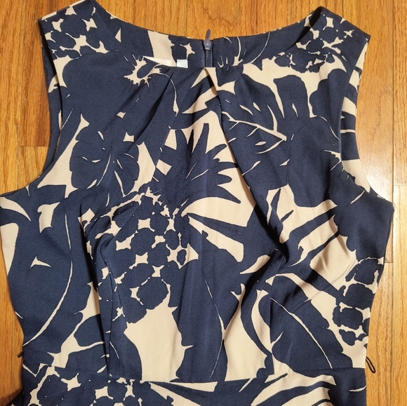 Signature Darby fit and flare A-line dress, size 6, blue and tan - Picture 3 of 9